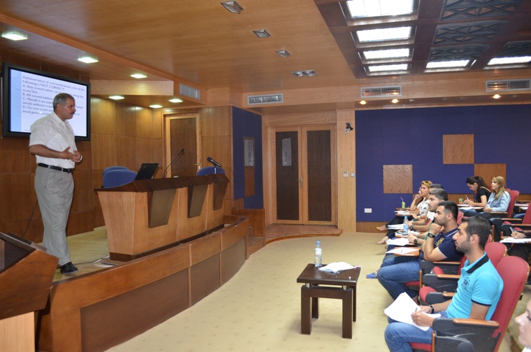 لجنة التدريب الميداني الصيدلاني تعقد الجلسة الحوارية السابعة عشر لطلاب كلية الصيدلة في جامعة عمان الأهلية