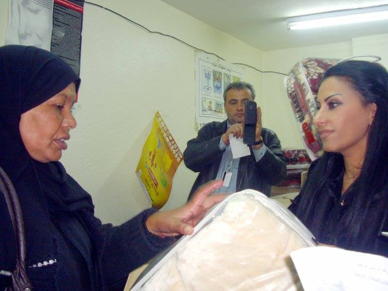 رانيا اسماعيل تزور جمعية اغاثة العائلات الفقيرة بدعم من مستشفى الجاردنز