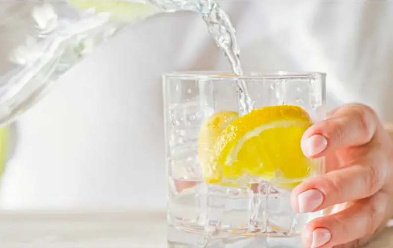 ليمون وملح أسود ..  وصفة صباحية بـ10 فوائد غير متوقعة