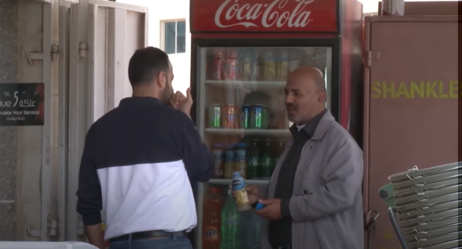 الكاميرا الخفيه  ..  جاي اشتري
