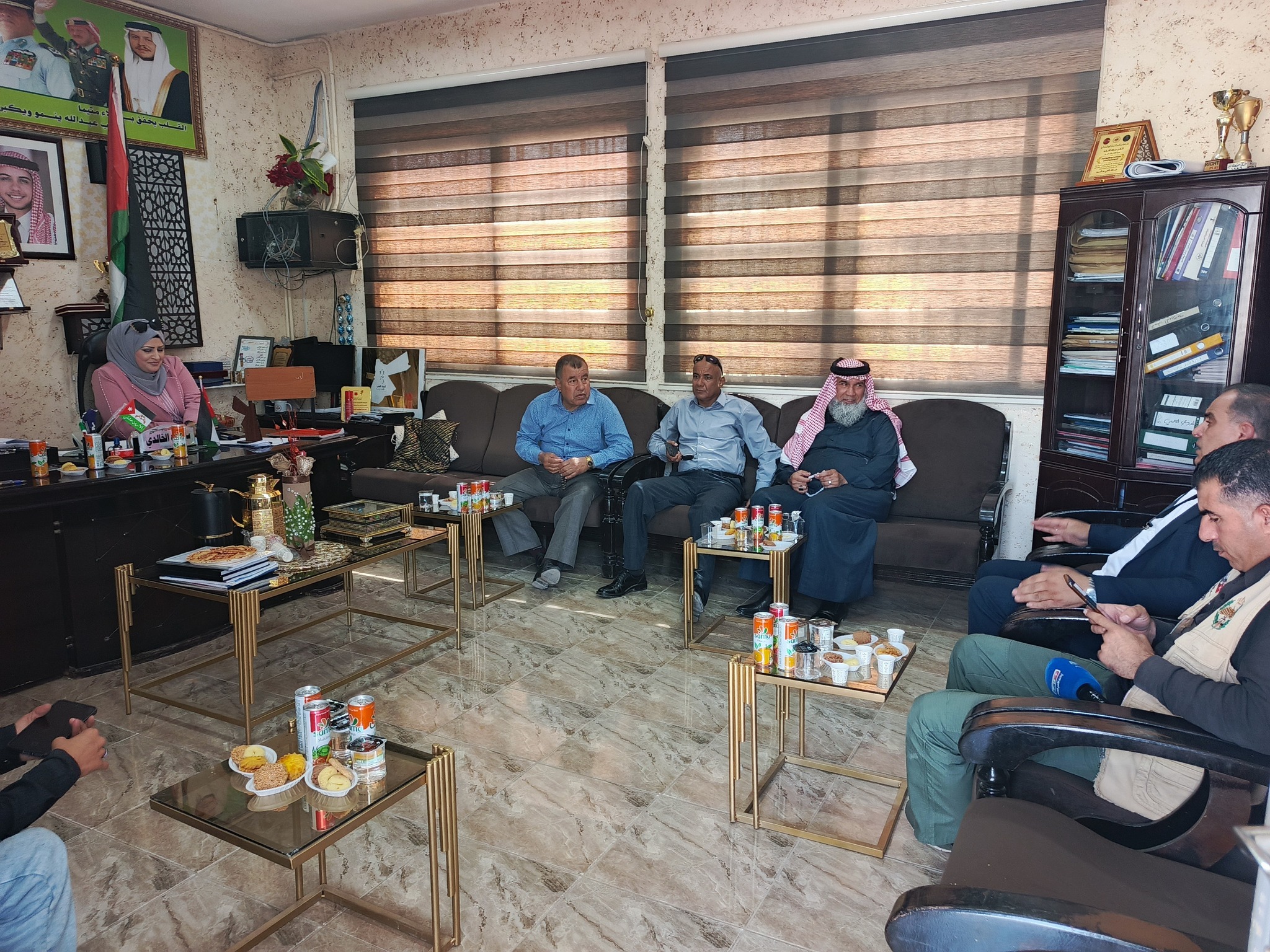جمعية أصدقاء الأمراض المزمنة تنفذ حملة لتوزيع الحقائب والقرطاسية على طلبة قضاء الخالدية  .. صور