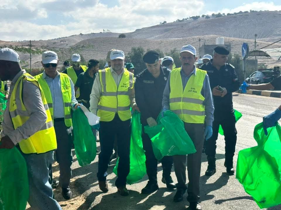 الكساسبة  يرعى انطلاق حملة النظافة الوطنية في منطقة طبقة فحل بالاغوار الشمالية ..  صور 