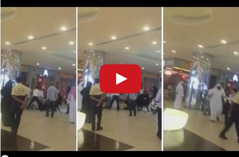 الفيديو  ..  قطري يضرب فتاة في مول بالدوحة