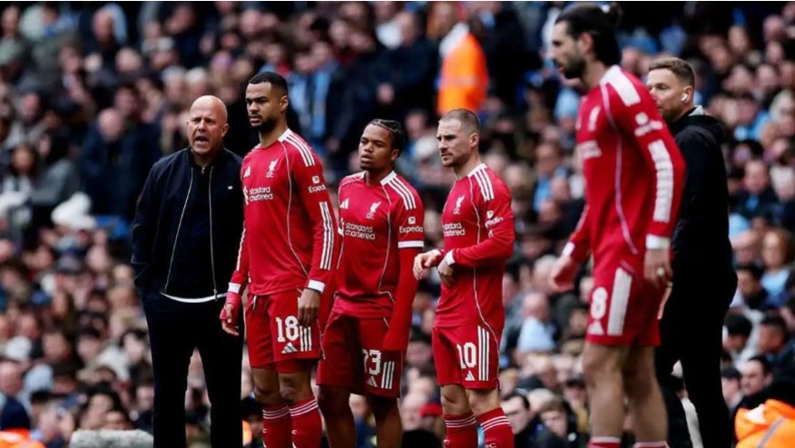 رحيل جماعي ..  7 نجوم يقتربون من مغادرة ليفربول 