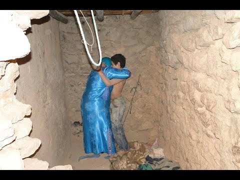 فيديو مؤثر لأم تلتقي بإبنها المسجون 7 سنوات في كهف بسبب مرضه