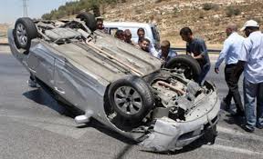 وفاة 3 شبان بتدهور سيارتهم على طريق البحر الميت