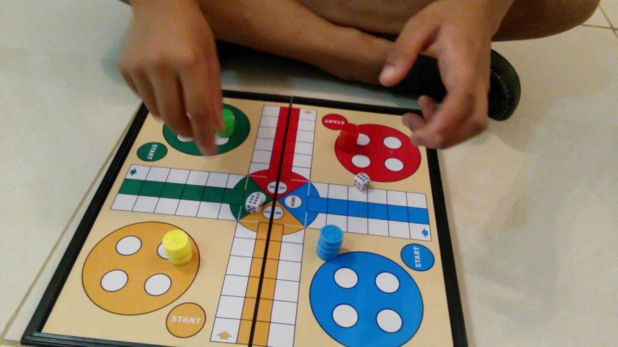 فتاة تطلب قطع علاقتها بوالدها بسبب غشه في لعبة Ludo