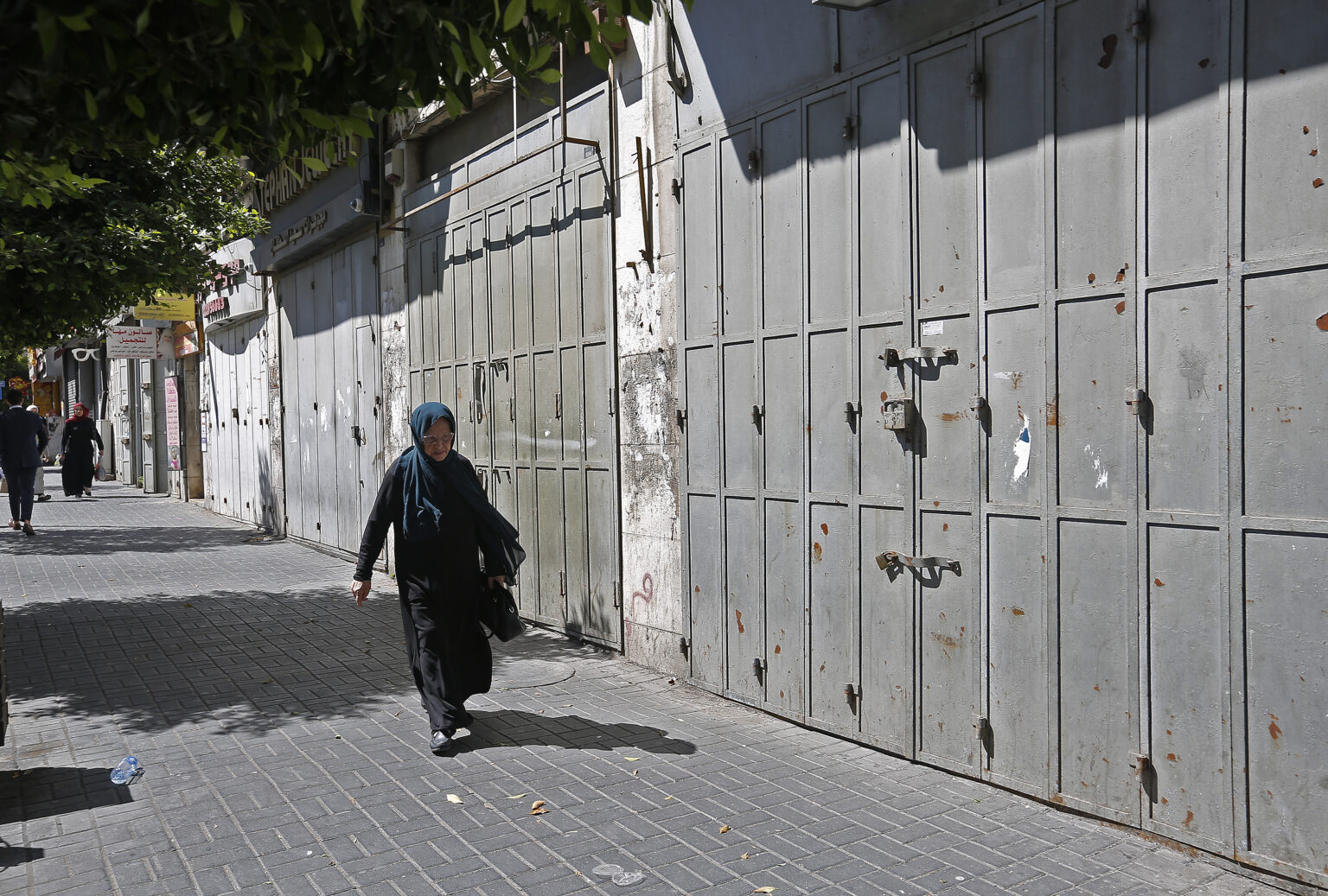 الإضراب يعم الضفة الغربية تنديدا بعدوان الاحتلال