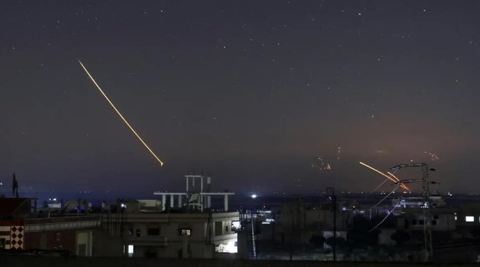 الدفاع السورية: مقتل مدنيين وعسكريين في ضربات إسرائيلية على حلب