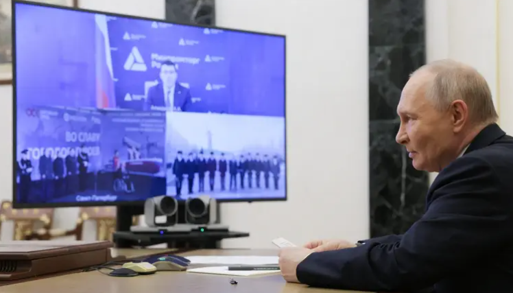 بوتين يعطي شارة البدء لبناء كاسحة الجليد النووية "ستالينغراد"