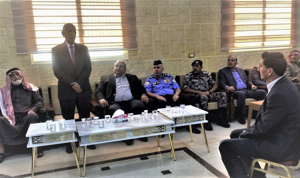مندوبا عن الملك وولي العهد ..  العيسوي يعزي عشيرة  القطاونة
