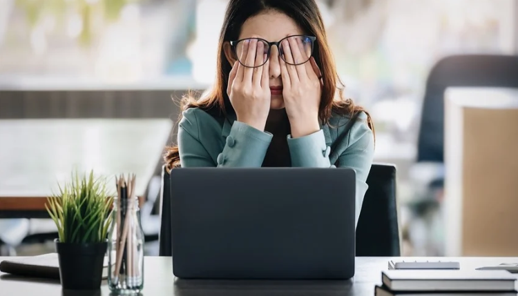 كيف تستعيد التركيز وتتخلص من "دماغ الفشار"؟