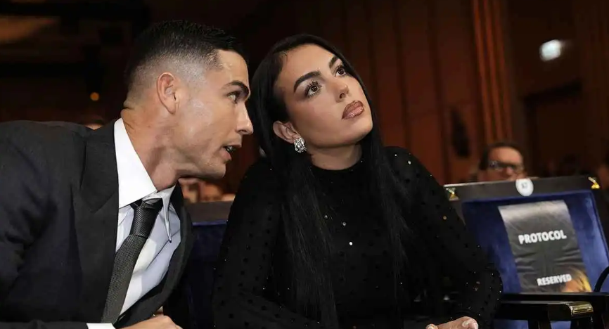 وزنه 50 قيراطا ..  مجلة "فوربس" تكشف سعر خاتم زواج كريستيانو رونالدو وجورجينا