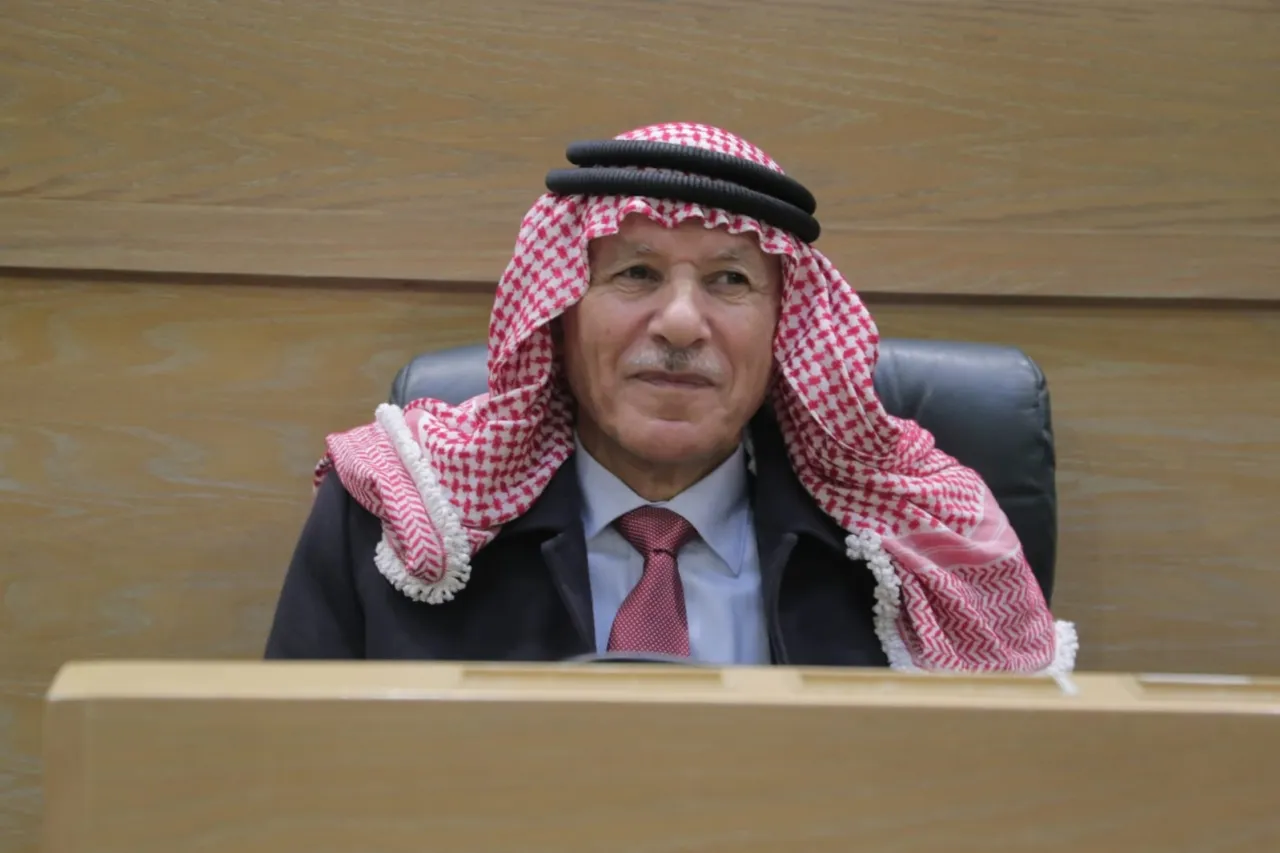 بالفيديو  ..  أول صدام بين القاضي والعرموطي 