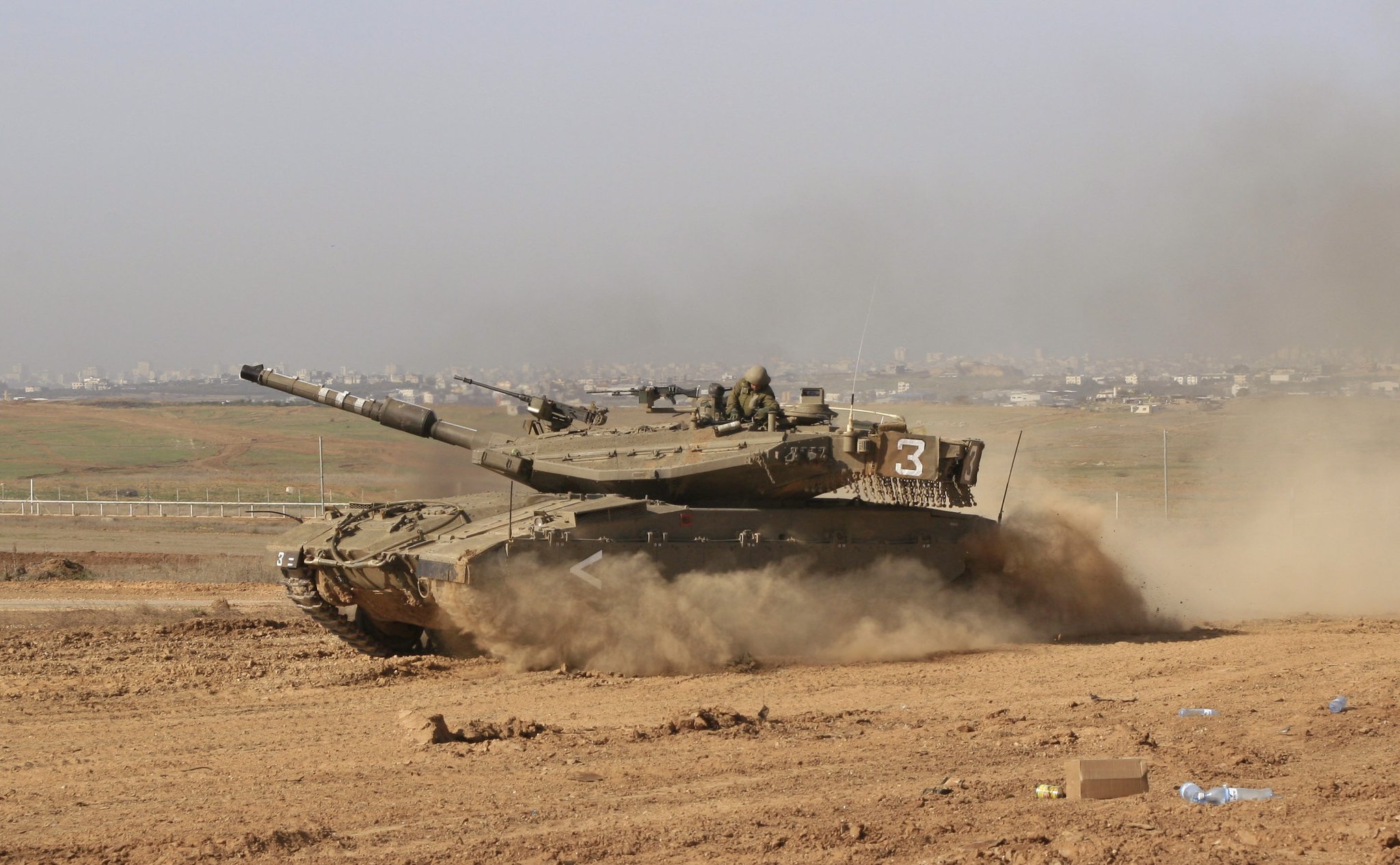 استطلاع: غالبية "الإسرائيليين" يتوقعون اندلاع حرب العام المقبل ..  والقلق يمتد من لبنان إلى إيران 