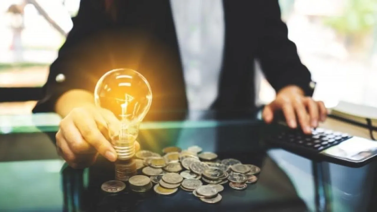 لجنة فلس الريف تُقر إيصال التيار الكهربائي لـ136 منزلاً وموقعاً