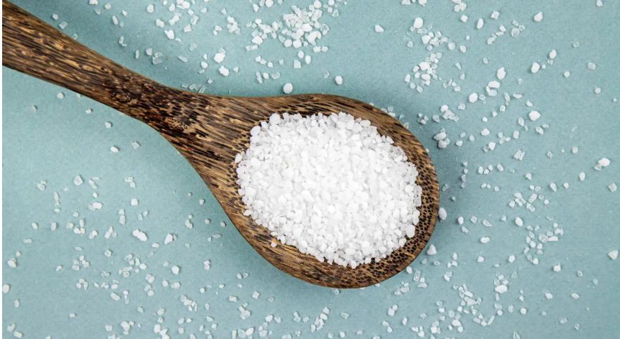 الملح الأخضر أم العادي ..  أيهما أفضل لخفض ضغط الدم؟