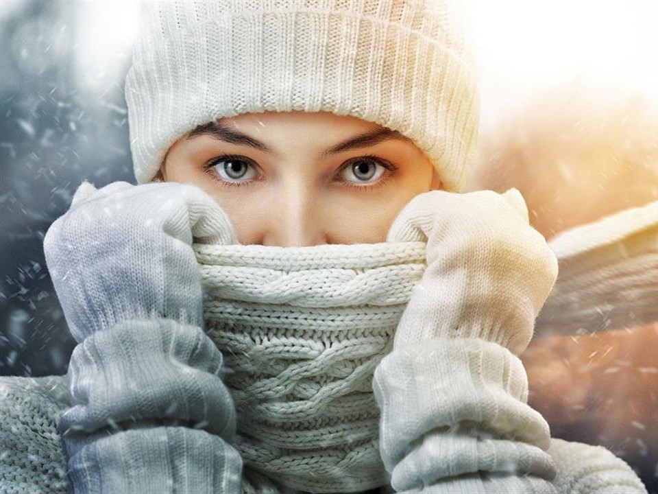كيف تقي نفسك وطفلك من درجات الحرارة المنخفضة والبرد الشديد؟
