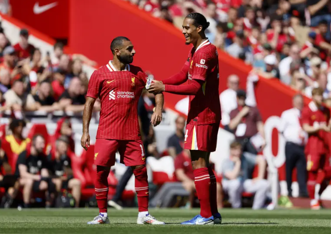 ليفربول يعمل في "الخفاء" لاستبدال صلاح بعد تمديد عقده