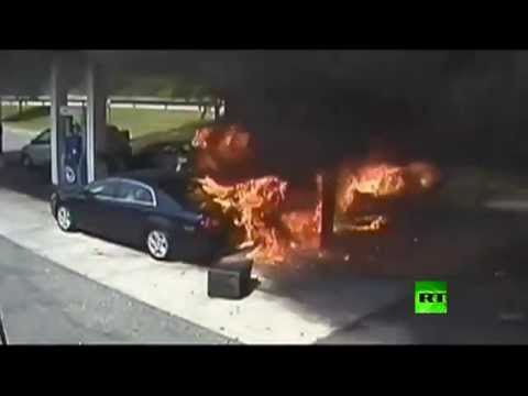بالفيديو ..  شرطي ينقذ سائقاً من موت محقق قبل انفجار سيارته بلحظات