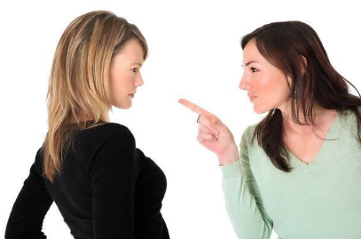 أخت زوجي تحب شخصًا وتقابله ولا تقبل النصيحة!