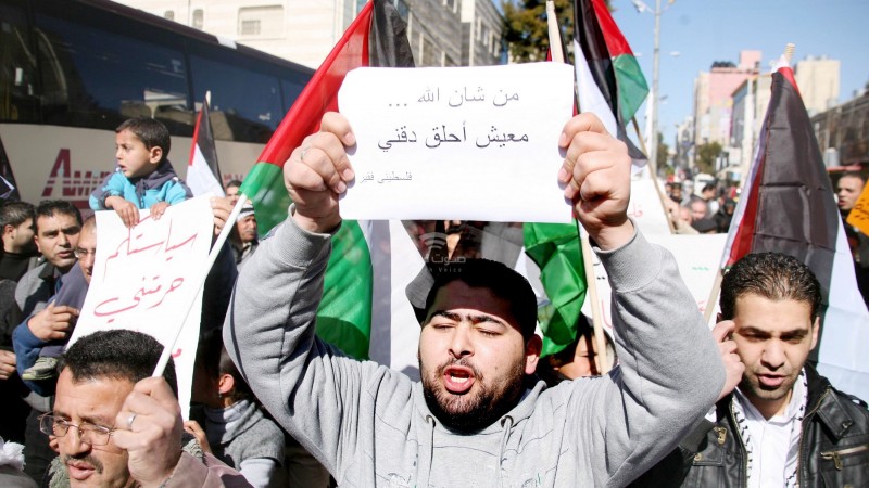 خريجون عاطلون عن العمل يتظاهرون في غزة