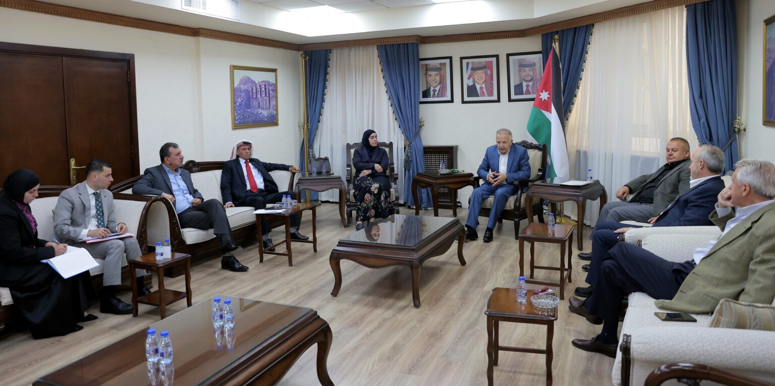 “الآثار النيابية” تؤكد أهمية إيجاد برنامج تسويقي سياحي