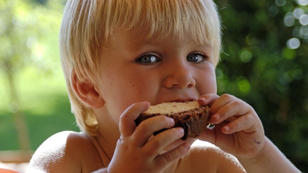 دراسة: إطعام الرضع المبكر يقلل من خطر إصابتهم مستقبلا بحساسية الغذاء