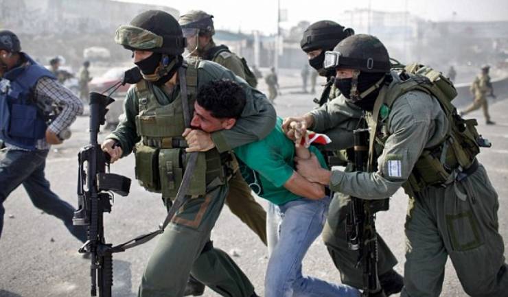 الاحتلال يعتقل 3 مواطنين على حاجز 'الكونتينر'