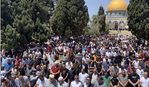 50 ألفا يؤدون صلاة الجمعة في المسجد الأقصى