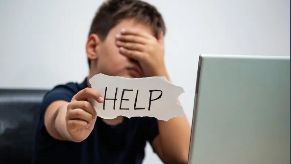 "ضغوط رقمية" تدفع إلى الاكتئاب  ..  دراسة تكشف "الخطر الصامت"