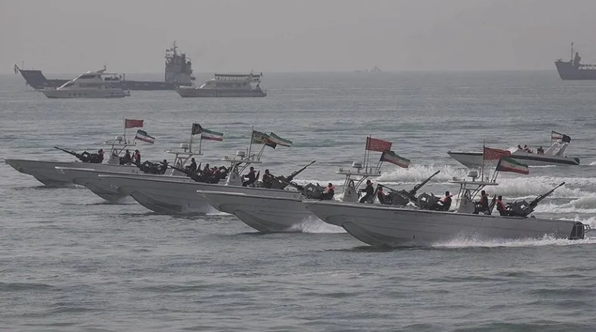 القيادة المركزية الأميركية تحث "الحرس الثوري" على مناورات آمنة في هرمز