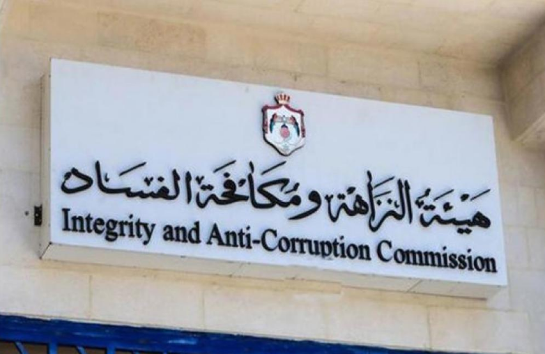 بعد رفعه شكوى لمكافحة الفساد ضد بلدية الهاشمية ..  اتهموه بالاختلاس وطردوه من وظيفته دون أدلة ملموسة ..  وثائق
