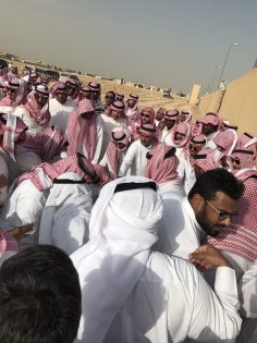 بالصور ..  تشييع مهيب لجثمان الأمير السعودي ناصر بن سلطان