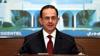 وزير لبناني: تخفيض رواتب رئيسي الجمهورية والحكومة والوزراء والنواب 50%