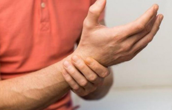 إلى ماذا تشير آلام مشط اليد؟