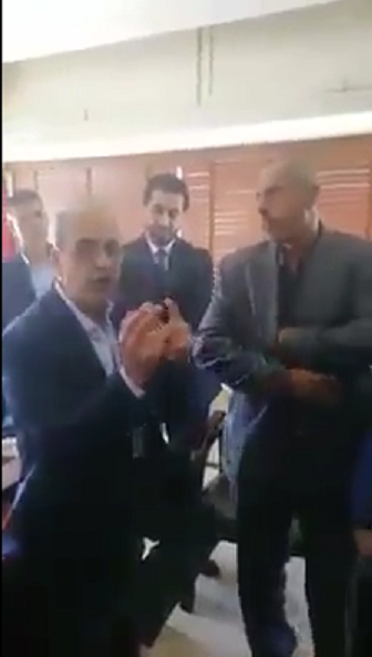 بالفيديو  ..  شاهد وزير البلديات وليد المصري كيف خالف قانون الصحة العامة؟