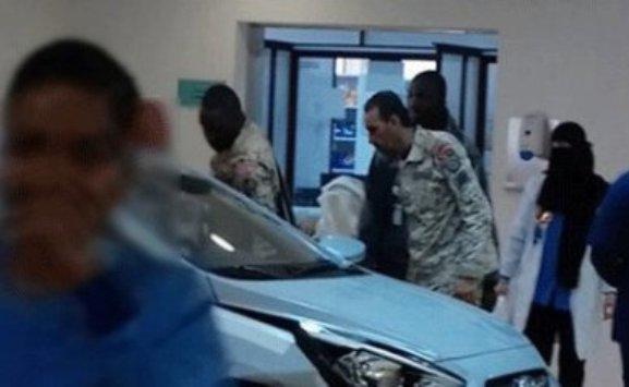 بالفيديو: سيارة تقتحم مستشفى بالرياض 