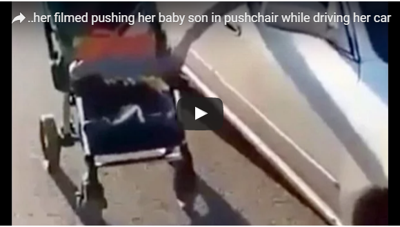 بالفيديو: أم تجر عربة طفلها في الطريق بينما تقود سيارتها