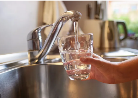 الحكومة للمواطنين: المياه الواصلة لمنازلكم سليمة 100%