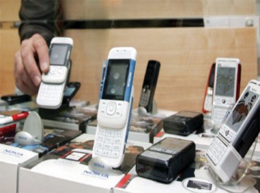 "الصناعة" تحرر 200 مخالفة بحق محال خلوية