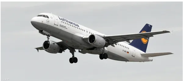  بسبب "لابتوب" ..  هبوط "مرعب" لطائرة ركاب ألمانية