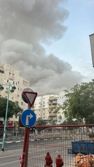 مقتل 6 إسرائيليين بصاروخ إيراني في بئر السبع  ..  فيديو 