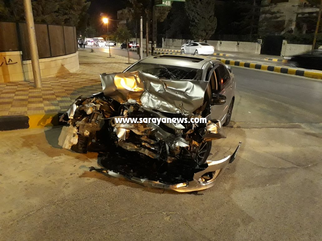 بالصور .. وفاة و3 اصابات بحادث تصادم في عمان