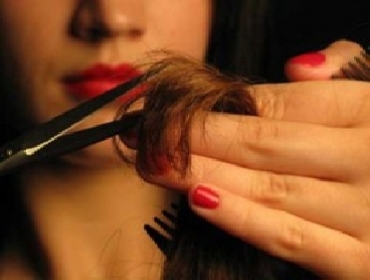 أسباب تقصف الشعر وطرق علاجه