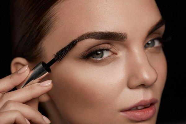 طرق طبيعية لتقوية بصيلات شعر الحواجب