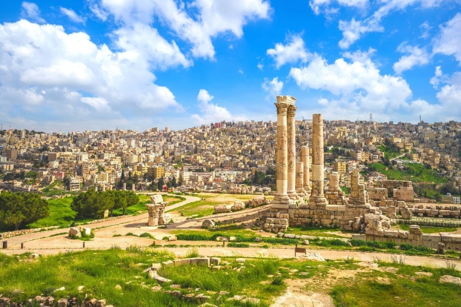 طقس صيفي في أغلب المناطق الأربعاء وانخفاض طفيف على درجات الحرارة الجمعة
