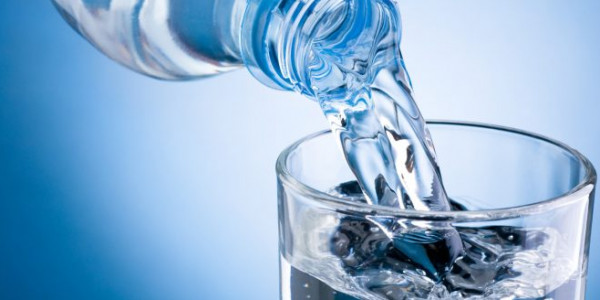 أخيراً إعرفوا كيف يجب أن تشربوا الماء لتخسروا الوزن ..  ثلاث قواعد أساسية  