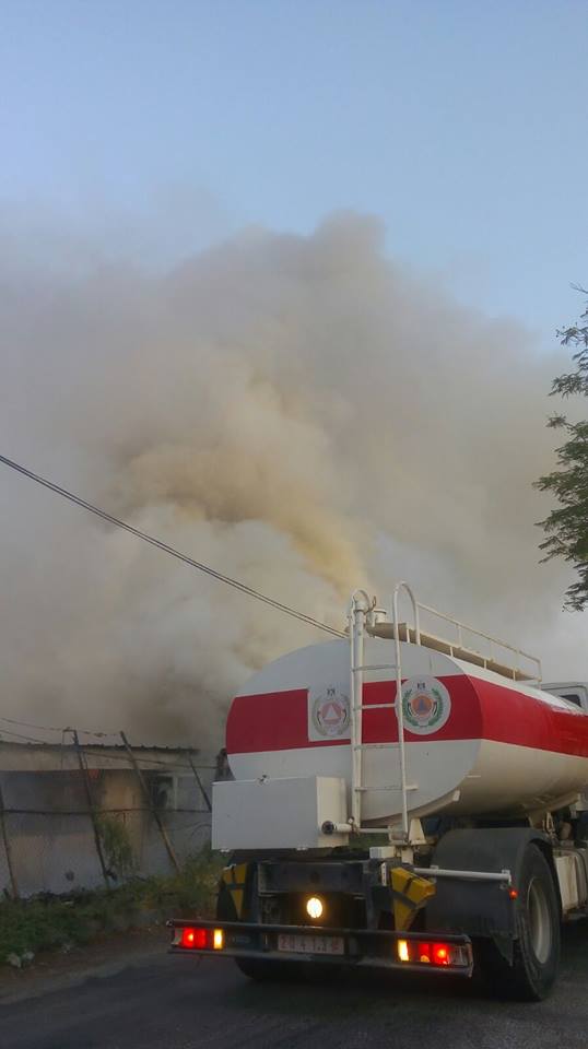الدفاع المدني يخمد حريقاً هائلاً بمتنزه في مدينة أريحا 