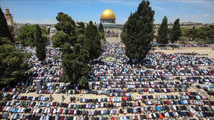 الأقصى يشهد حشدا كبيرا من أهالي الضفة والقدس 
